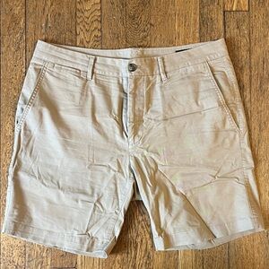 Bonobos Men's Lightweight Khaki Flat Front Shorts
